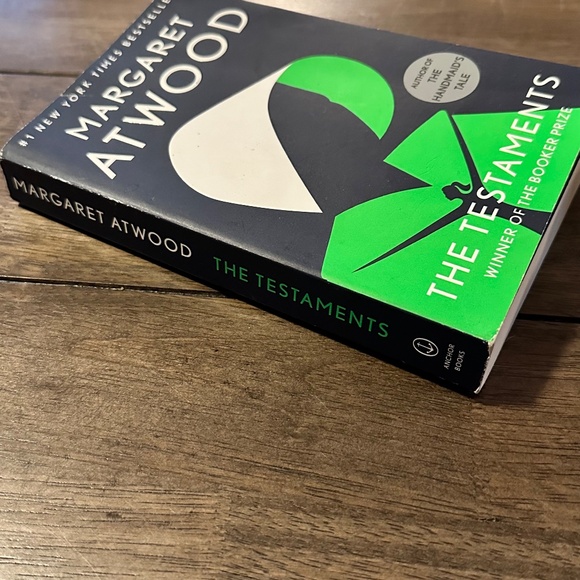 The Testaments - by Margaret Atwood - Part of The handmaid's Tale World - Picture 2 of 4
